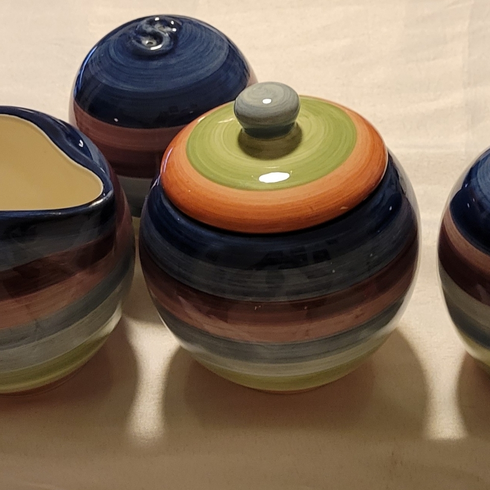Set of Colormate creamer/ sugar bowl with oversized salt and pepper shak… - Picture 3 of 3